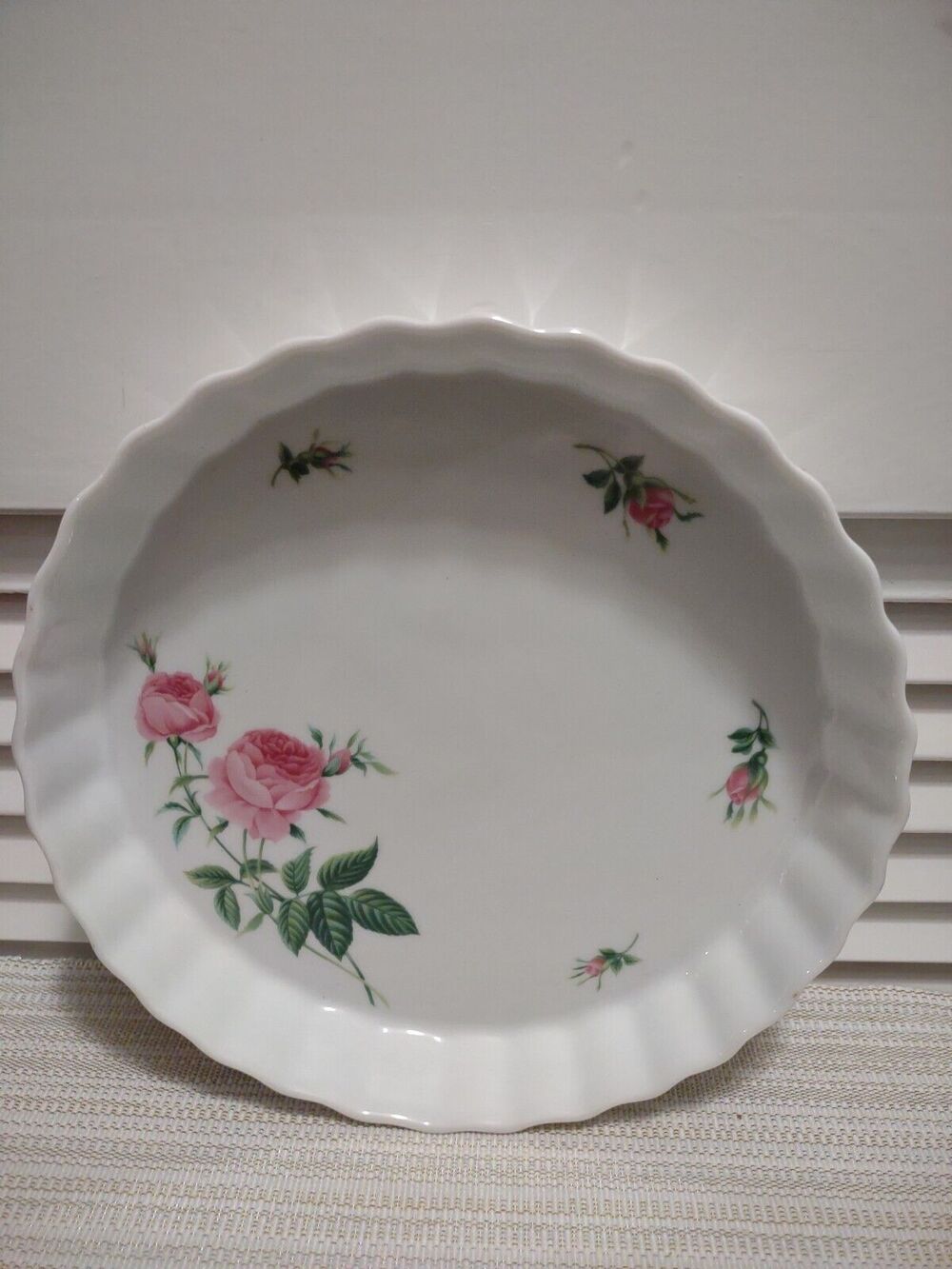 CHRISTINEHOLM Fluted QUICHE DISH Vintage TART PAN Rose Pattern Porcelain